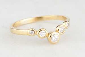 VINTAGE DIAMOND CHEVRON RING IN 18ct GOLD