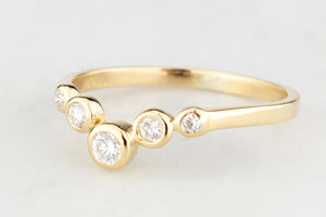 VINTAGE DIAMOND CHEVRON RING IN 18ct GOLD
