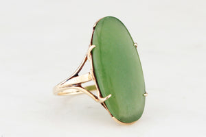 VINTAGE MID-CENTURY NEPHRITE JADE RING IN 9ct GOLD