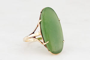 VINTAGE MID-CENTURY NEPHRITE JADE RING IN 9ct GOLD