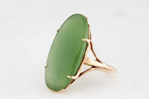 VINTAGE MID-CENTURY NEPHRITE JADE RING IN 9ct GOLD