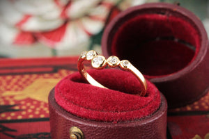 VINTAGE DIAMOND CHEVRON RING IN 18ct GOLD