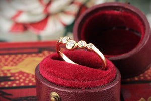 VINTAGE DIAMOND CHEVRON RING IN 18ct GOLD