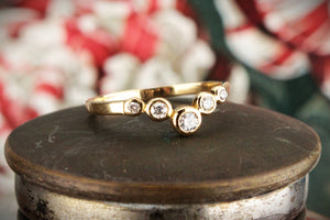 VINTAGE DIAMOND CHEVRON RING IN 18ct GOLD