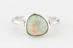 VINTAGE SOLID OPAL & DIAMOND RING 14ct WHITE GOLD