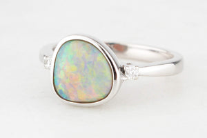 VINTAGE SOLID OPAL & DIAMOND RING 14ct WHITE GOLD