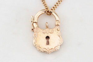 ANTIQUE EDWARDIAN c1900 ENGRAVED PADLOCK PENDANT 6.05g 9ct GOLD