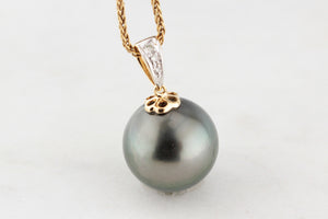 VINTAGE TAHITIAN PEARL & DIAMOND PENDANT 18ct GOLD