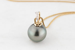 VINTAGE TAHITIAN PEARL & DIAMOND PENDANT 18ct GOLD