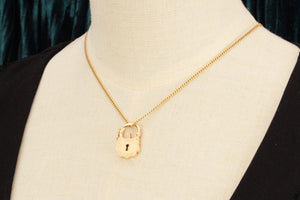 ANTIQUE EDWARDIAN c1900 ENGRAVED PADLOCK PENDANT 6.05g 9ct GOLD