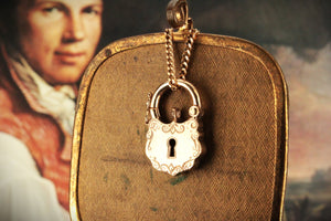 ANTIQUE EDWARDIAN c1900 ENGRAVED PADLOCK PENDANT 6.05g 9ct GOLD