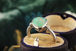 VINTAGE SOLID OPAL & DIAMOND RING 14ct WHITE GOLD