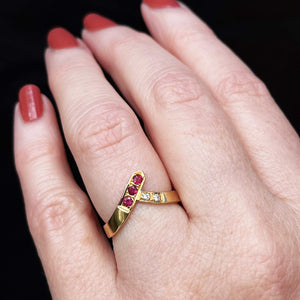 VINTAGE RUBY & DIAMOND CHEVRON BAND 18ct GOLD