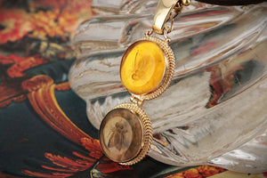 VINTAGE ITALIAN GLASS BEE INTAGLIO PENDANT 14ct GOLD