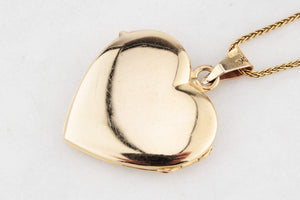 VINTAGE ETCHED HEART LOCKET 9ct GOLD