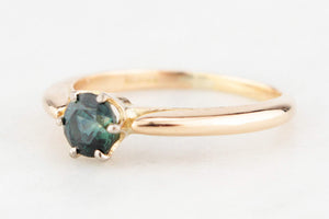 ANTIQUE .58ct SAPPHIRE SOLITAIRE RING 18ct GOLD