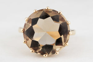 MID-CENTURY 1967 BUFF-CUT SMOKY QUARTZ RING 9ct GOLD