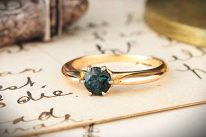 ANTIQUE .58ct SAPPHIRE SOLITAIRE RING 18ct GOLD