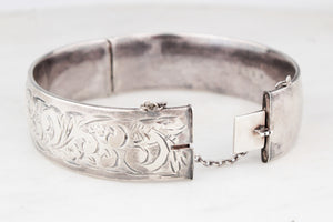 VINTAGE CHARLES HORNER ETHCED STERLING SILVER BANGLE