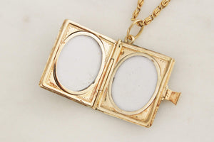 ANTIQUE VICTORIAN ENAMEL & SEED PEARL MOURNING LOCKET 9ct YELLOW GOLD