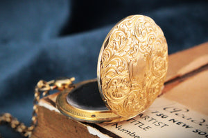 ANTIQUE LATE VICTORIAN ENGRAVED PHOTO LOCKET 15ct GOLD
