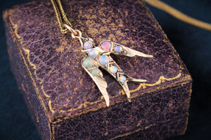 ANTIQUE AUSTRALIAN OPAL DOVE PENDANT BY WILLIS & CO 9ct GOLD