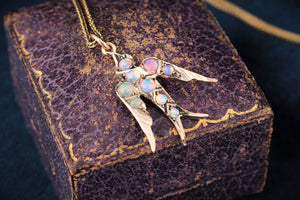 ANTIQUE AUSTRALIAN OPAL DOVE PENDANT BY WILLIS & CO 9ct GOLD