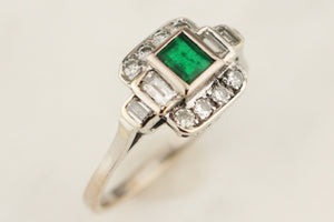 ART DECO c1930 EMERALD & DIAMOND RING 18ct WHITE GOLD