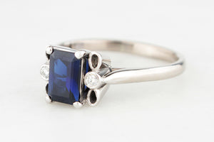 VINTAGE AUSTRALIAN SAPPHIRE & DIAMOND RING 18ct WHITE GOLD