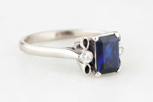 VINTAGE AUSTRALIAN SAPPHIRE & DIAMOND RING 18ct WHITE GOLD