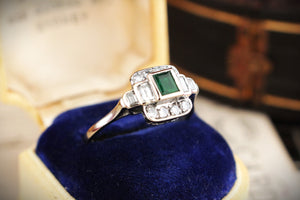 ART DECO c1930 EMERALD & DIAMOND RING 18ct WHITE GOLD