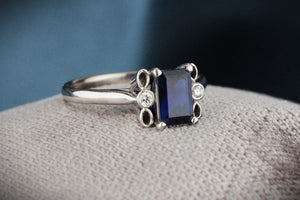 VINTAGE AUSTRALIAN SAPPHIRE & DIAMOND RING 18ct WHITE GOLD