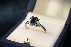 VINTAGE AUSTRALIAN SAPPHIRE & DIAMOND RING 18ct WHITE GOLD