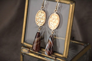 ANTIQUE EDWARDIAN 9ct GOLD EARRINGS WITH BANDED AGATE