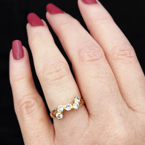 CONTEMPORARY FIVE STONE DIAMOND RING 18ct GOLD