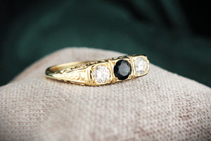 BESPOKE SAPPHIRE & DIAMOND RING 14ct GOLD
