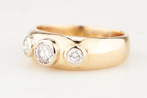 RETRO DIAMOND TRILOGY RING 18ct GOLD