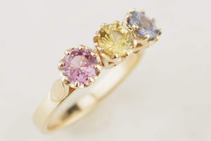 R&V BESPOKE SAPPHIRE TRILOGY RING 9ct YELLOW GOLD