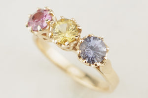 R&V BESPOKE SAPPHIRE TRILOGY RING 9ct YELLOW GOLD