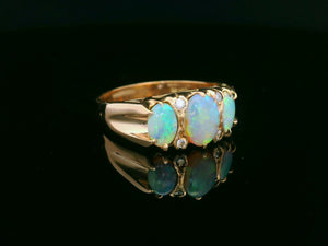 VINTAGE SOLID OPAL & DIAMOND RING 9ct GOLD