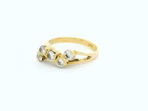 CONTEMPORARY FIVE STONE DIAMOND RING 18ct GOLD