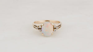VINTAGE SOLID OPAL & DIAMOND RING 18ct GOLD
