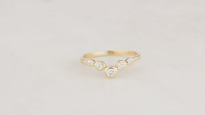 VINTAGE DIAMOND CHEVRON RING IN 18ct GOLD