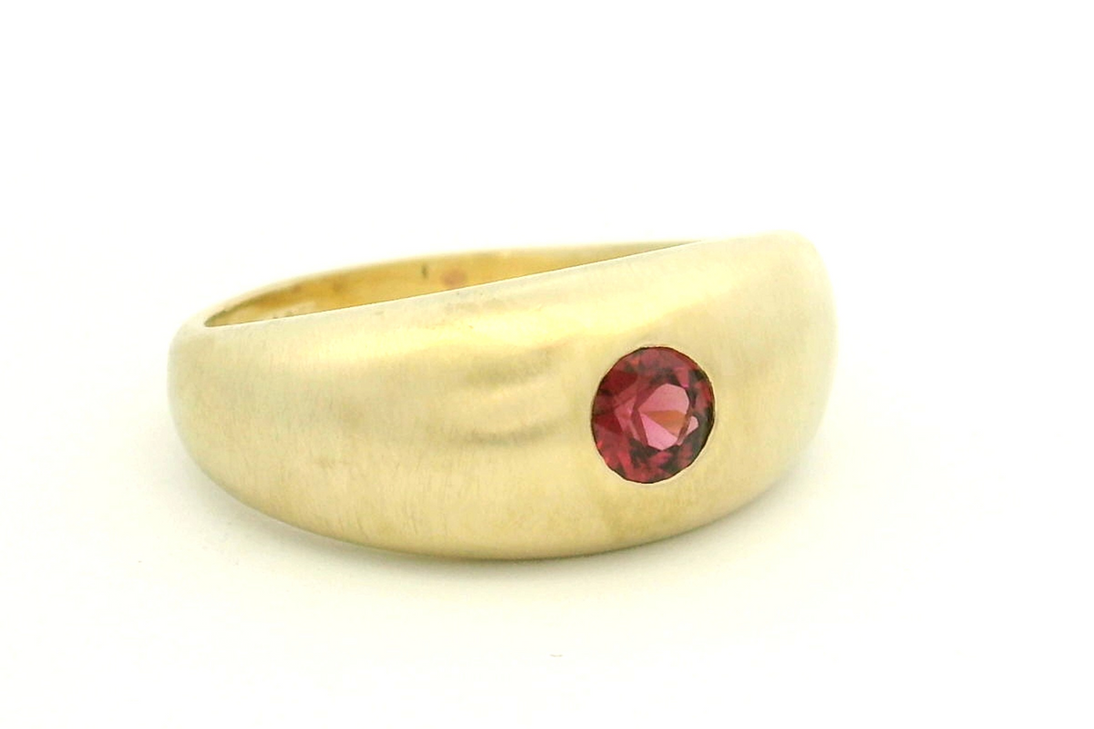 R&amp;V BESPOKE FLUSH SET RED TOURMALINE RING 14ct GOLD
