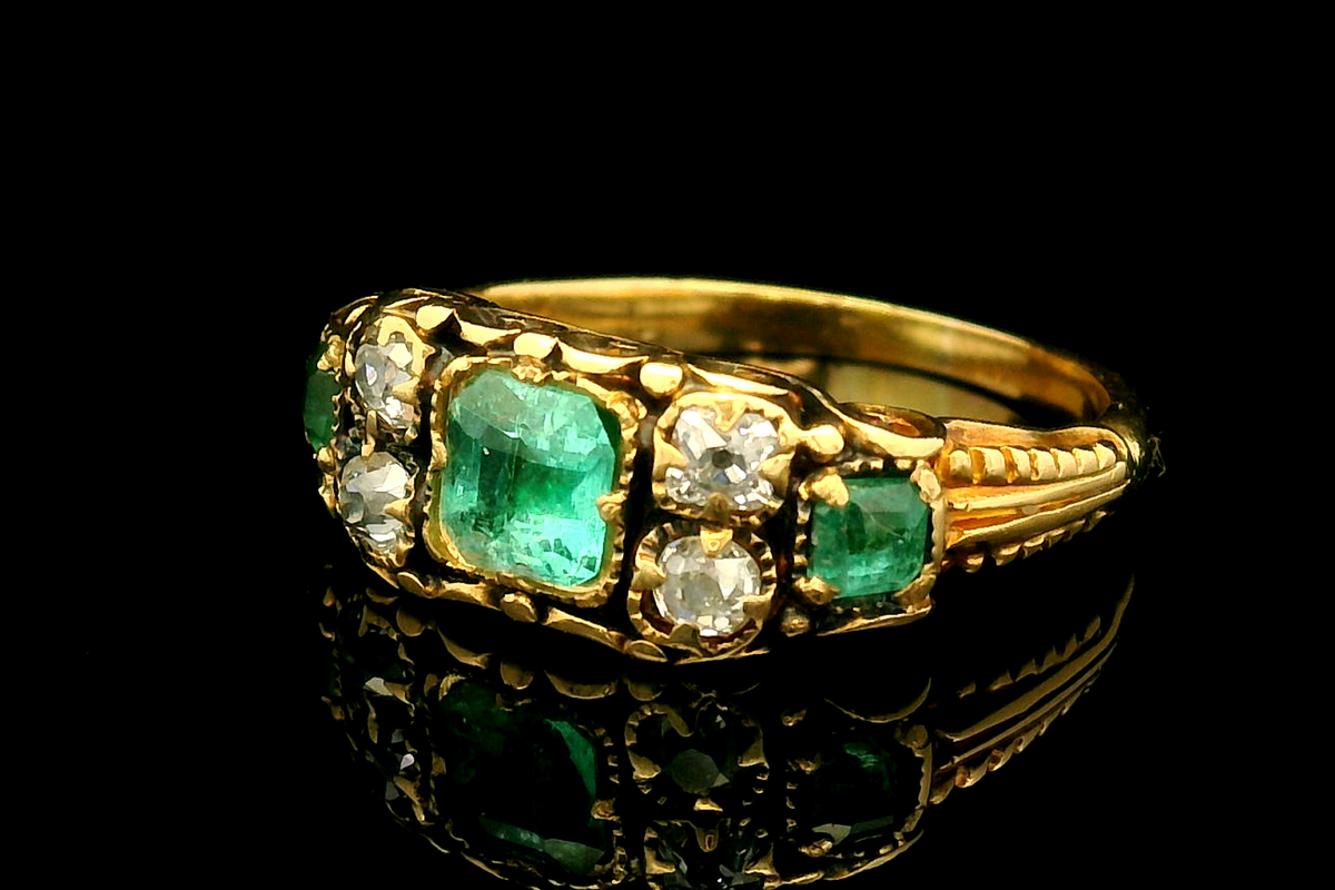 ANTIQUE GEORGIAN c1830 EMERALD &amp; DIAMOND RING 22ct GOLD