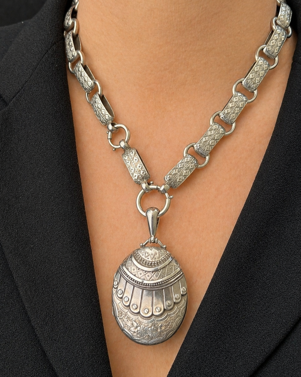 ANTIQUE EDWARDIAN 1908 STERLING SILVER BOOK CHAIN &amp; LOCKET