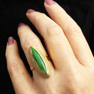 MID-CENTURY c1960 JADE RING 18ct GOLD