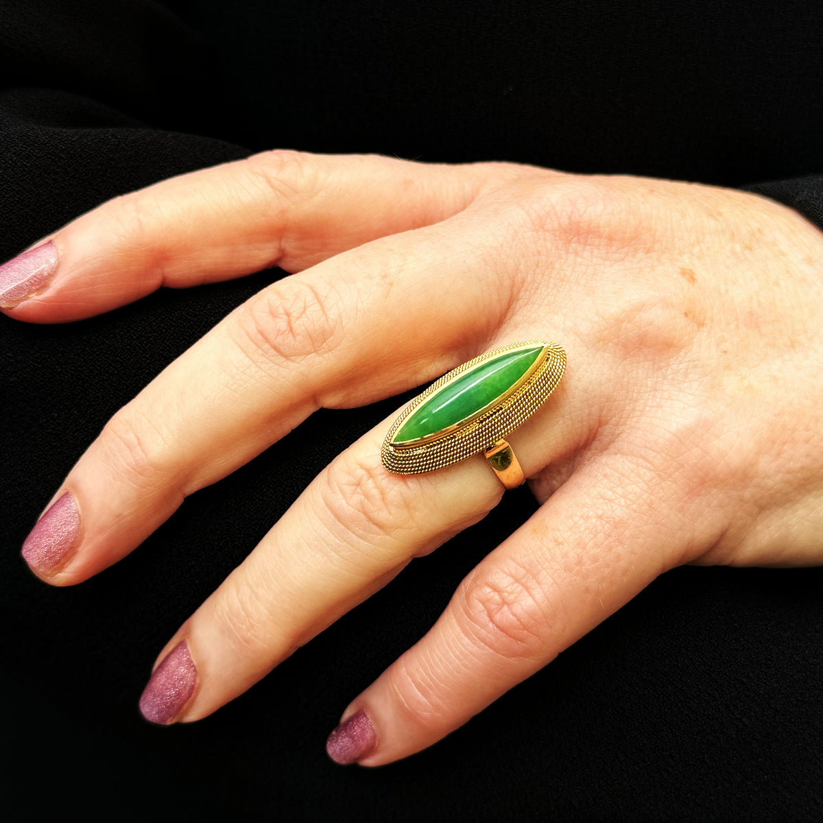 MID-CENTURY c1960 JADE RING 18ct GOLD