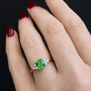CONTEMPORARY TSAVORITE GARNET & DIAMOND RING 14ct GOLD