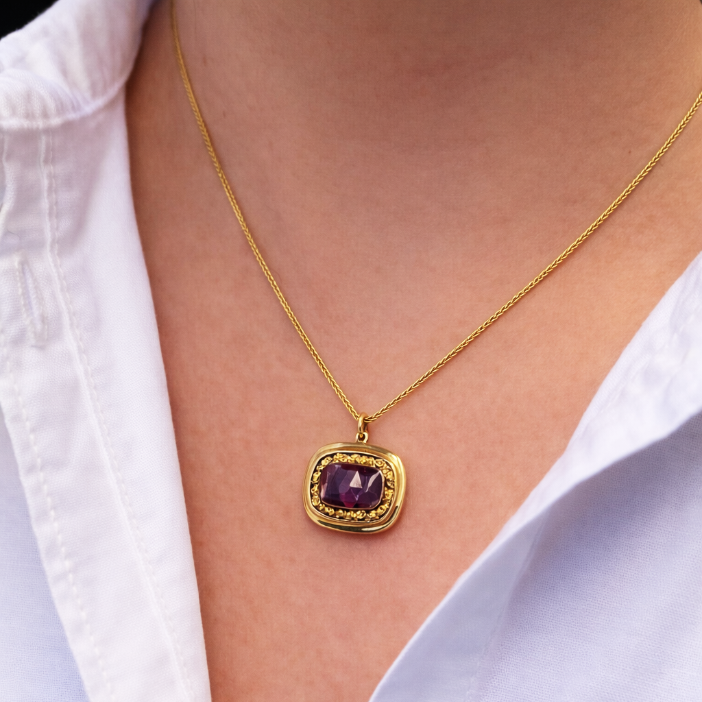 ANTIQUE MOURNING LOCKET WITH GARNET HEART 9ct GOLD